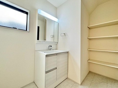 八王子市山田町の新築戸建ての洗面化粧台の写真