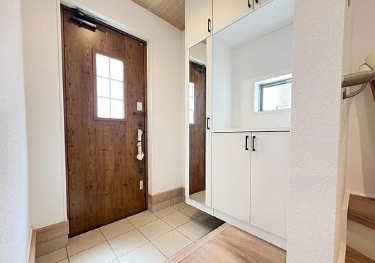 相模原市中央区星が丘2丁目の新築戸建て2号棟の玄関の写真