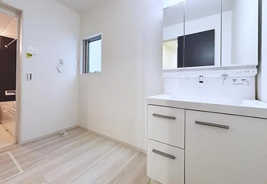 相模原市中央区小町通1丁目の新築戸建て1号棟の洗面化粧台の写真