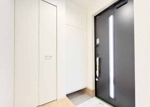 相模原市中央区宮下本町１丁目の新築戸建て1号棟の玄関の写真