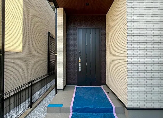 相模原市中央区横山台2丁目の新築戸建て14号棟の玄関の写真