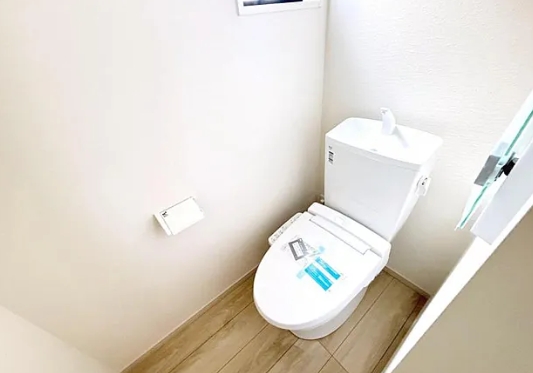 相模原市中央区由野台1丁目の新築戸建て1号棟のトイレ1fの写真