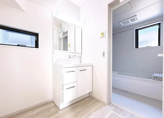 相模原市中央区由野台1丁目の新築戸建て2号棟の洗面化粧台の写真