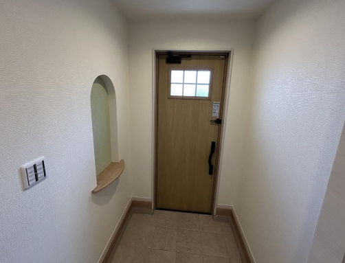 相模原市緑区二本松1丁目の新築戸建ての玄関の写真