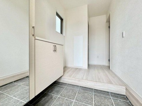 相模原市緑区二本松1丁目の新築戸建ての玄関の写真