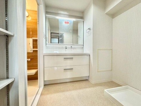 相模原市緑区西橋本1丁目の中古マンションの洗面化粧台の写真