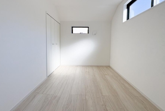 相模原市南区東林間8丁目の新築戸建ての洋室2の写真