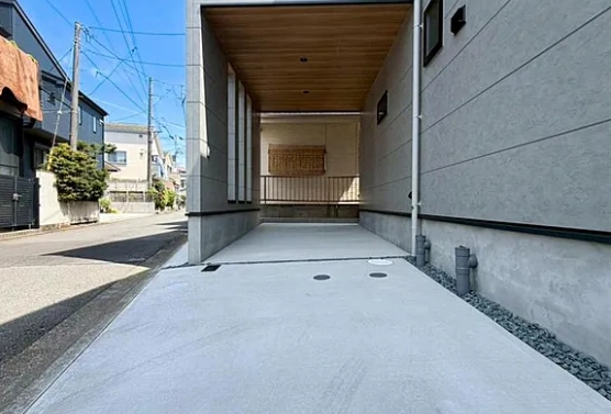 相模原市南区御園3丁目の新築戸建ての駐車場の写真
