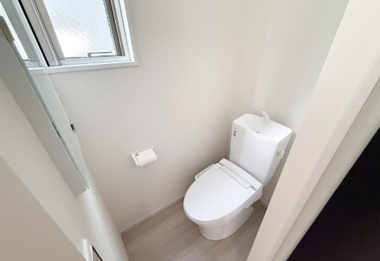 相模原市南区大野台1丁目の新築戸建てのトイレ1fの写真