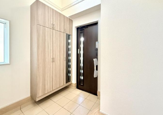 相模原市南区新戸の新築戸建ての玄関の写真