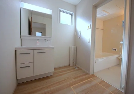 相模原市南区相武台3丁目の新築戸建て4号棟の洗面化粧台の写真