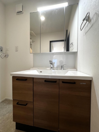 相模原市南区鵜野森3丁目の新築戸建て2号棟の洗面化粧台の写真