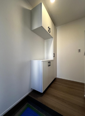 相模原市南区鵜野森3丁目の新築戸建て8号棟の玄関の写真