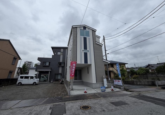 八王子市東浅川町の新築戸建ての外観の写真
