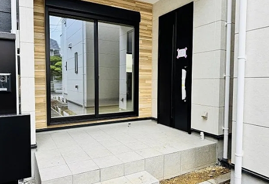 八王子市本町の新築戸建て1号棟の玄関の写真