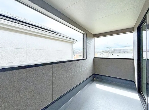 八王子市上壱分方町の新築戸建て2号棟のバルコニーの写真