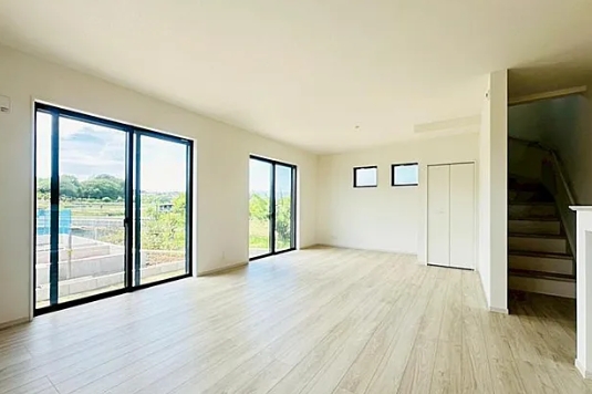 八王子市小比企町の新築戸建て6号棟のリビングの写真