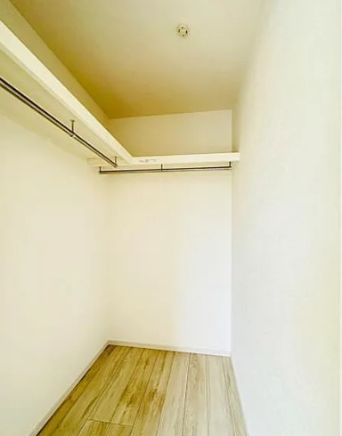 八王子市小比企町の新築戸建て6号棟のウォークインクローゼットの写真