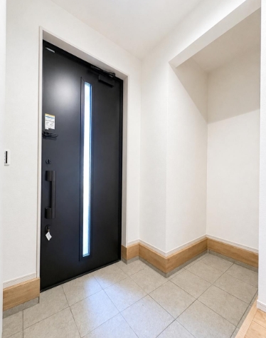八王子市丸山町の新築戸建ての玄関の写真