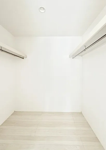 八王子市弐分方町の新築戸建て3号棟のウォークインクローゼットの写真