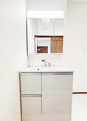 町田市本町田の新築戸建てB号棟の洗面化粧台の写真