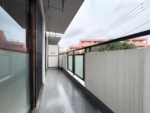 町田市金井ヶ丘4丁目の中古マンション3階部分のバルコニーの写真