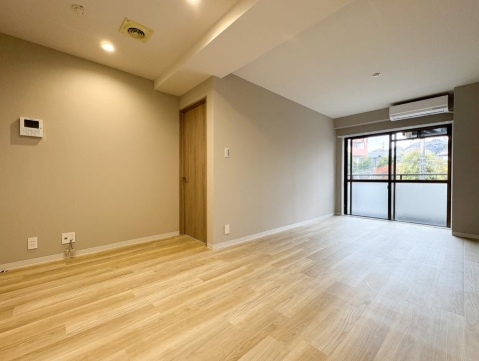 町田市金井ヶ丘4丁目の中古マンション3階部分のリビングの写真