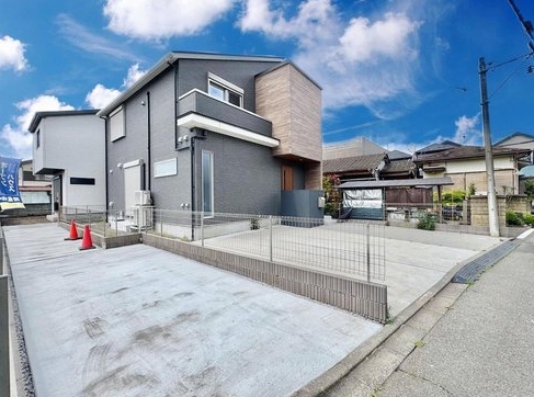 相模原市中央区上溝2丁目の新築戸建ての駐車場の写真