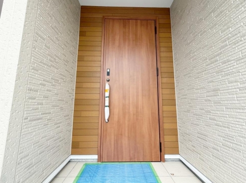 相模原市中央区上溝3丁目の新築戸建ての玄関の写真