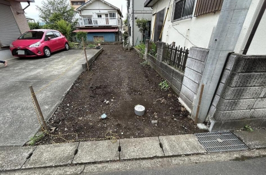 相模原市中央区上溝3丁目の新築戸建ての駐車場の写真