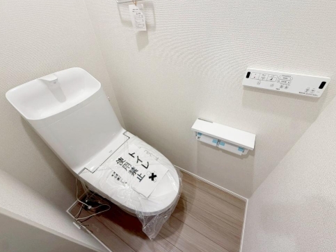 相模原市中央区上溝3丁目の新築戸建てのトイレ1fの写真