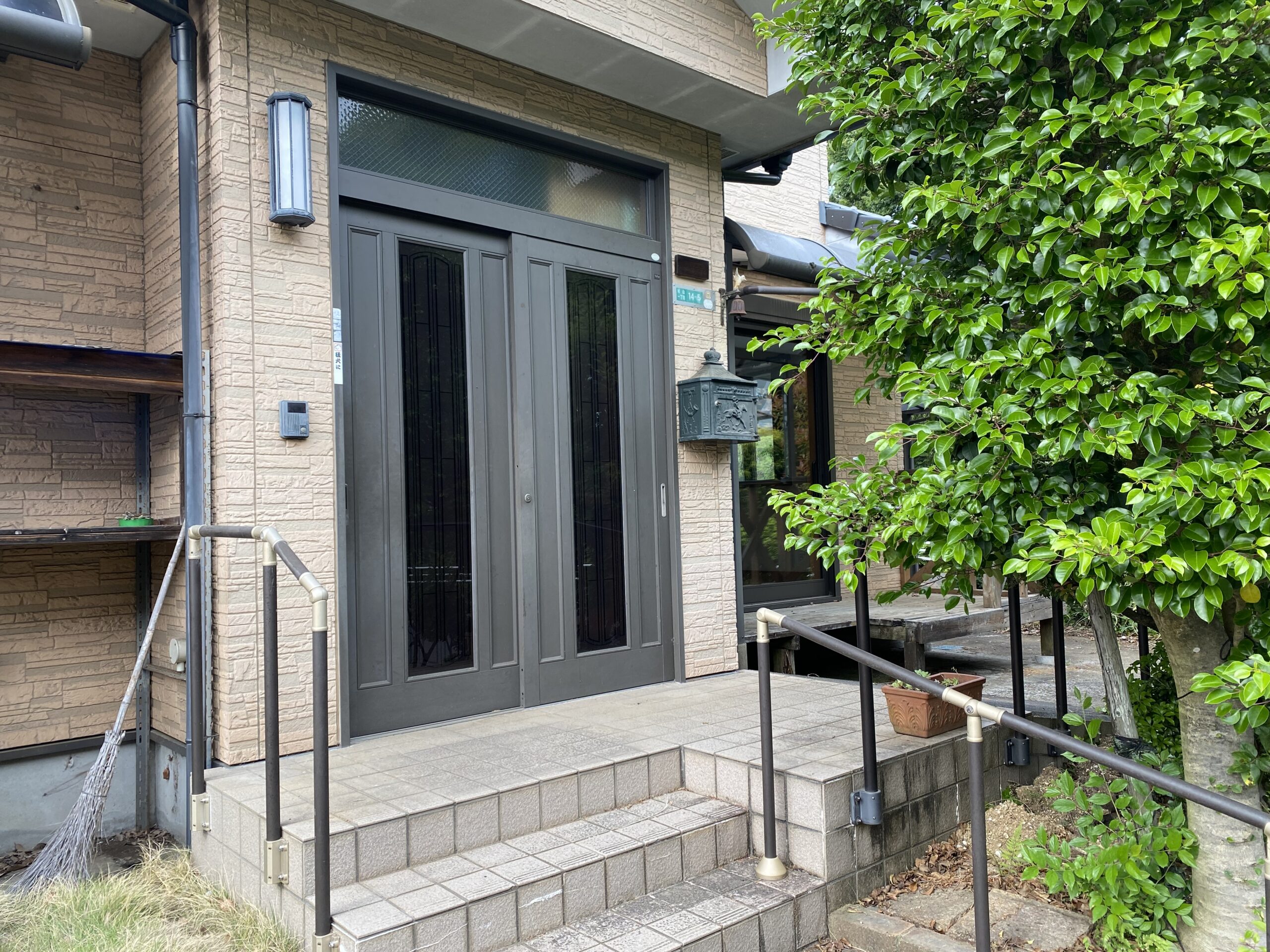 相模原市緑区城山1丁目の中古戸建ての玄関の写真