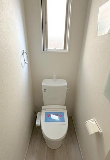 相模原市南区若松3丁目の新築戸建て2号棟のトイレ1fの写真