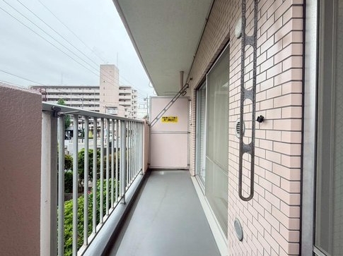 相模原市中央区鹿沼台1丁目の中古マンションのバルコニーの写真
