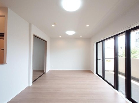 相模原市中央区南橋本1丁目の中古マンションのリビングの写真