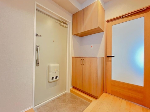 相模原市中央区すすきの町の中古マンションの玄関の写真