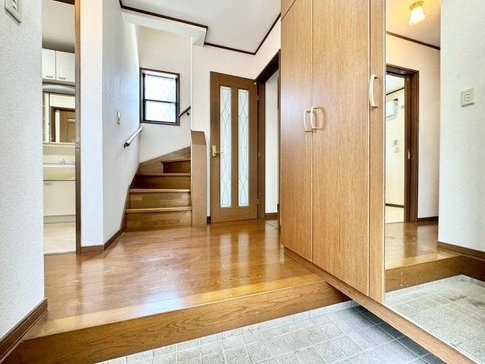 相模原市中央区横山台2丁目の中古戸建ての玄関の写真