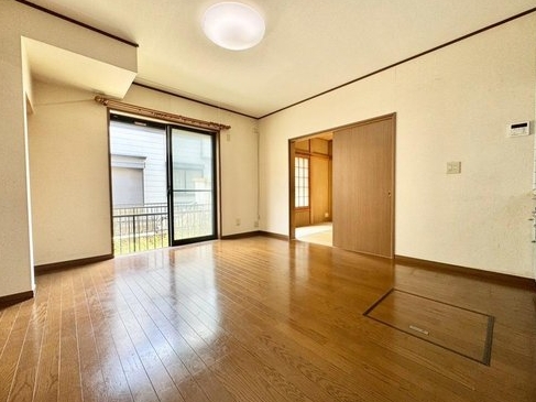 相模原市中央区横山台2丁目の中古戸建てのリビングの写真
