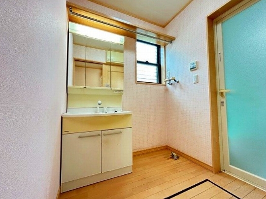 相模原市緑区原宿5丁目の中古戸建ての洗面化粧台の写真