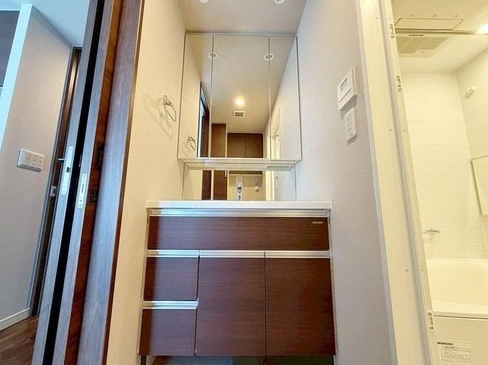 相模原市緑区橋本3丁目の中古マンションの洗面化粧台の写真