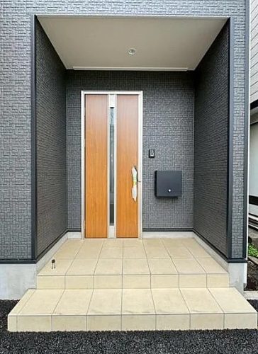 相模原市南区麻溝台6丁目の新築戸建ての玄関の写真
