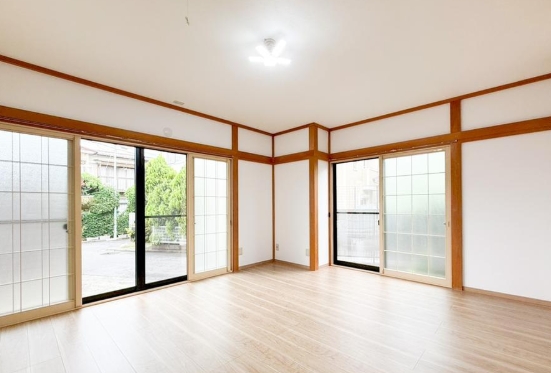 相模原市南区若松6丁目の中古戸建てのリビングの写真