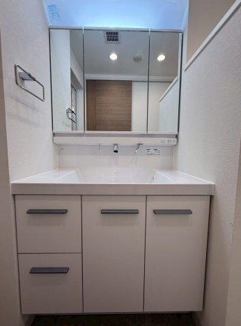 町田市原町田2丁目の中古マンションの洗面化粧台の写真