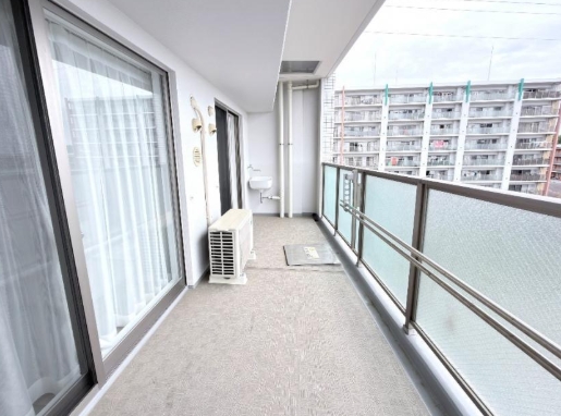 町田市小山ヶ丘1丁目の中古マンションのバルコニーの写真