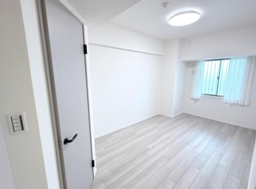 町田市小山ヶ丘1丁目の中古マンションの洋室1の写真