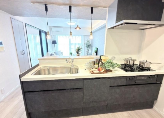 町田市小山ヶ丘1丁目の中古マンションのキッチンの写真