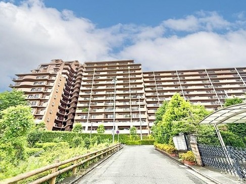 町田市小山ヶ丘5丁目の中古マンションの外観の写真