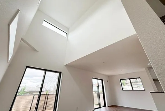 町田市小山ヶ丘6丁目の新築戸の吹抜けの写真