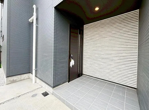 町田市小山ヶ丘6丁目の新築戸の玄関の写真