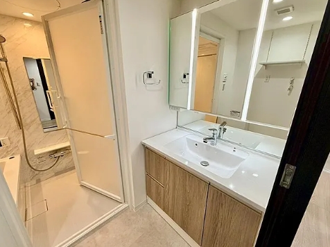 町田市小山町の中古マンションの洗面化粧台の写真